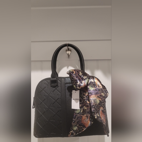 Aldo Black Embossed Handbag – Elegance Meets Sophistication - Picture 5 of 9